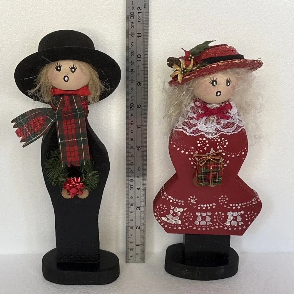 Wooden Family Christmas Carolers By Katherine Harris‎ & Carl 2000 Vintage